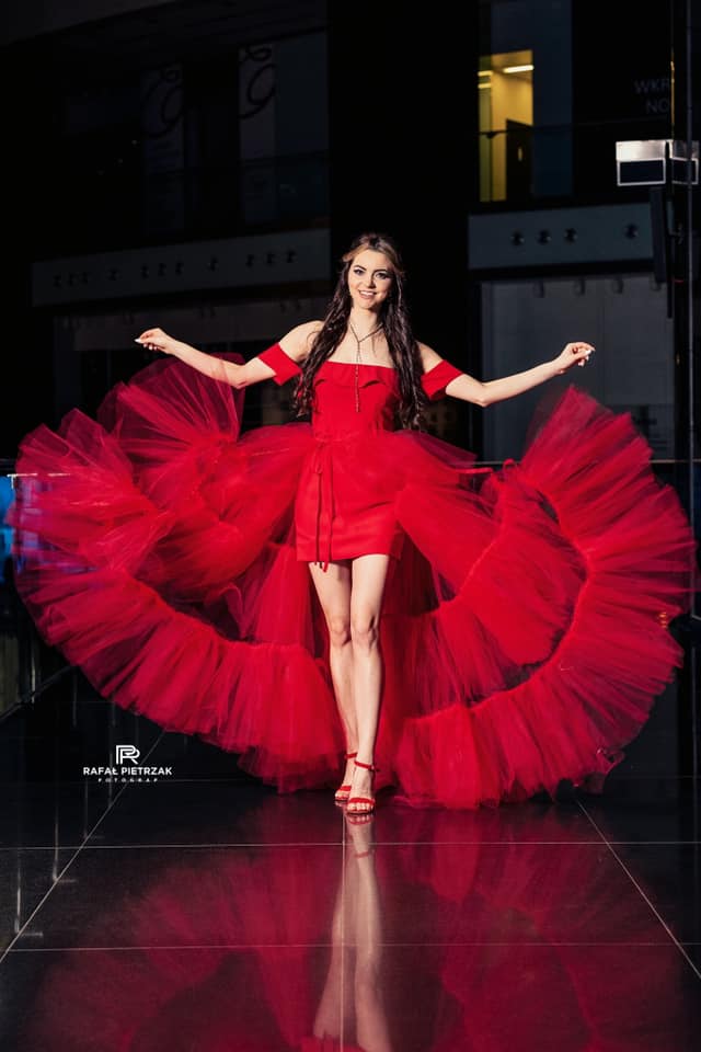 Plik Angelika Żmijewska - czerwona suknia (2).jpg_0..jpg